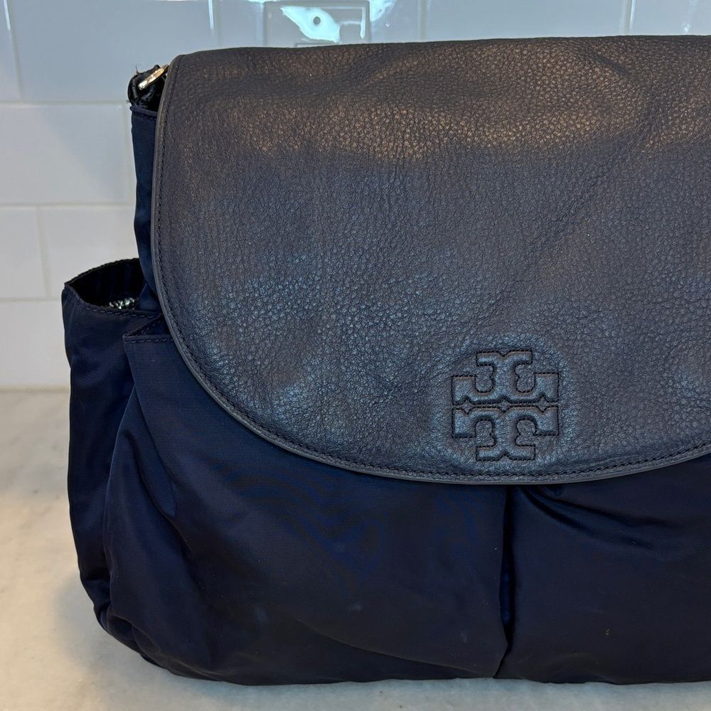 Tory Burch Crossbody Thea Nylon & Leather Weekender Diaper Baby Messenger Bag - Picture 2 of 16